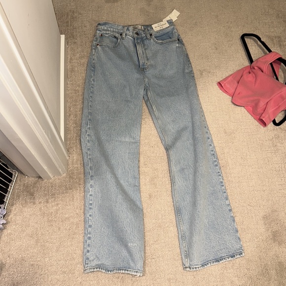 A&F the 90s high rise relaxed jean , size 27 (size 4 regular). NOT NWT - Picture 12 of 15